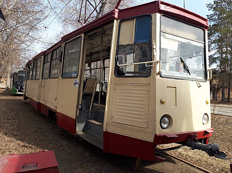 Замглавы свердловского города показал какие трамваи привезут из Челябинска
