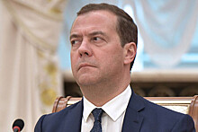 Медведев поручил создать детское телевидение в школах