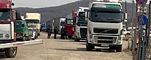 На границе России и Китая скопилась очередь из грузовиков из-за усиления ограничений по COVID-19