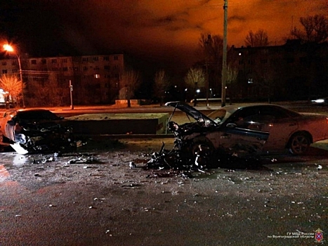 В Волжском ночью столкнулись две «Тойоты», есть пострадавшие