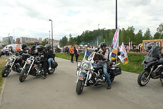 Байкеры «Ночные волки» открыли День города в парке «Арена» в Новосибирске