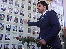 Праздник вместе с трауром. Новый парламент Украины начинает работу в день поминовения погибших под Иловайском