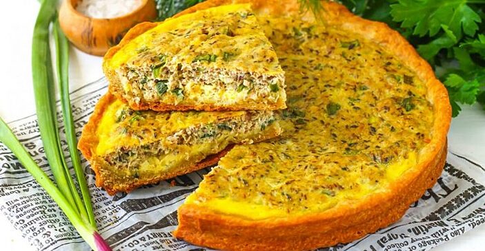 Вкусный пирог из рыбной консервы на скорую руку за 20 минут