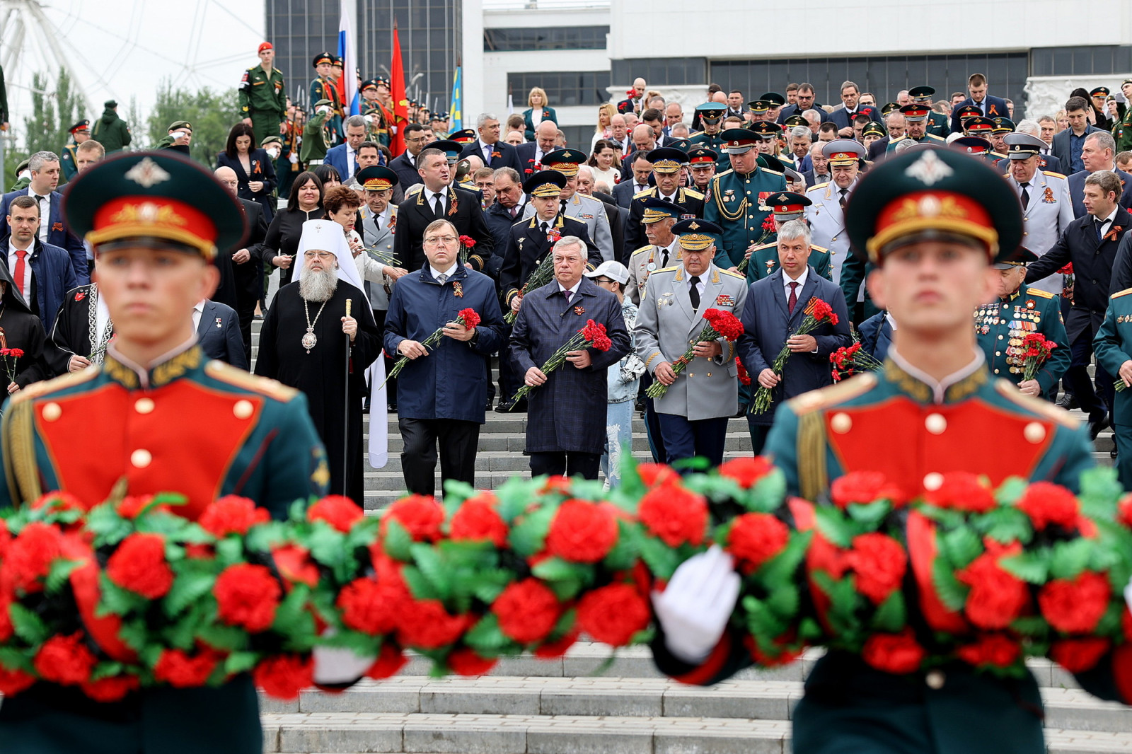 Миллеровская делегация почтила память воинов-освободителей в Ростове-на-Дону