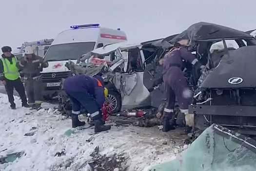 Число жертв лобового столкновения иномарок в Туве выросло до шести