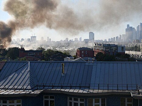 Пожар на складе у Лужников мог произойти из-за замыкания