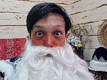 Дед Мороз раскрыл свои тайны: «мерседес», скалка для тёщи и микрофон в шубе