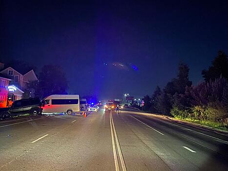 Четыре человека пострадали в аварии с участием Mercedes и «Газели» в городском округе Истра