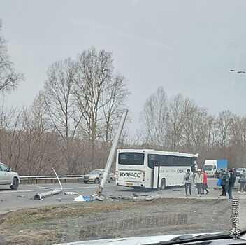В ДТП в Кемерове пострадали три пассажира автобуса