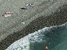 Названы самые чистые и безопасные пляжи главного курорта России