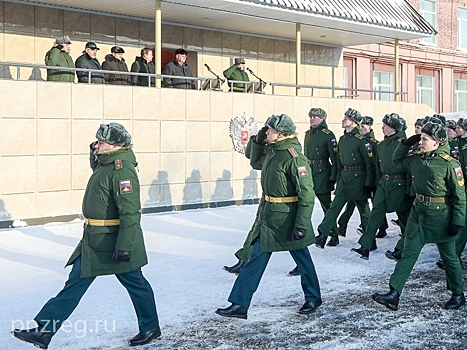 Олег Мельниченко поздравил офицеров и курсантов филиала Военной академии МТО с Днем защитника Отечества