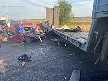 В Кинельском районе легковушка врезалась в большегруз, который разворачивался на трассе