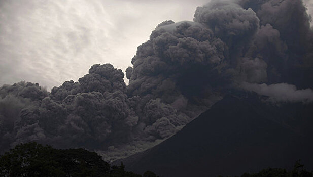 В Гватемале активизировался смертоносный вулкан