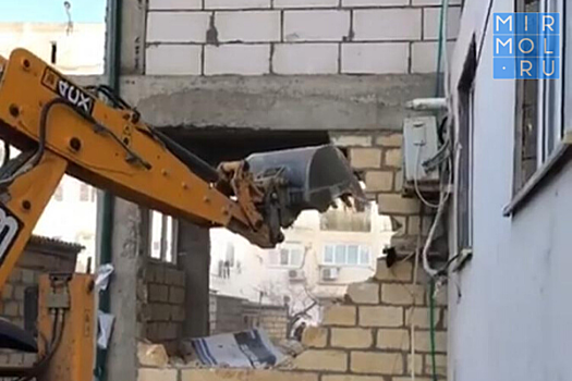 В Дербенте произвели демонтаж стен пятиэтажной пристройки