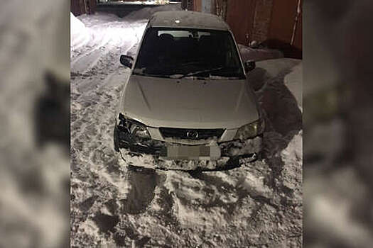 Мужчина угнал автомобиль и застрял в снегу под Новосибирском