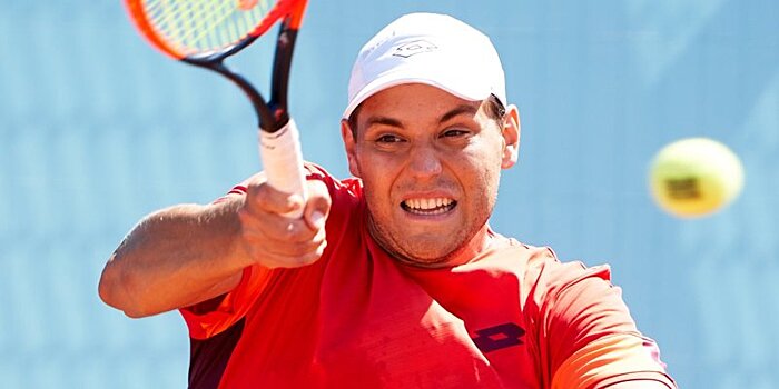 Теннисист Котов вышел в четвертьфинал турнира на Майорке