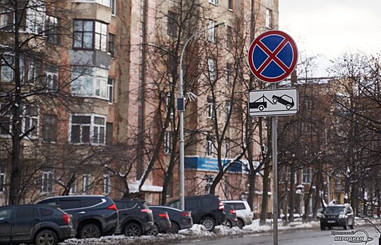 На 16 участках улиц в Екатеринбурге запретят парковку