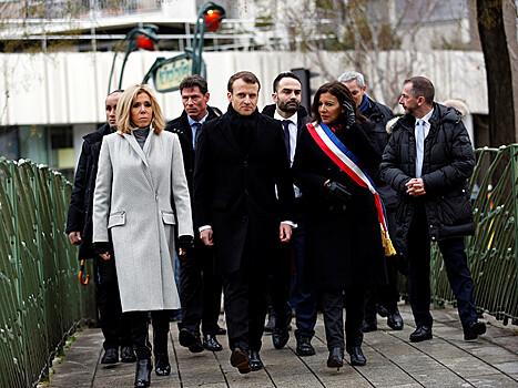 Макрон возглавил в Париже церемонию в память о жертвах терактов 7-9 января 2015 года