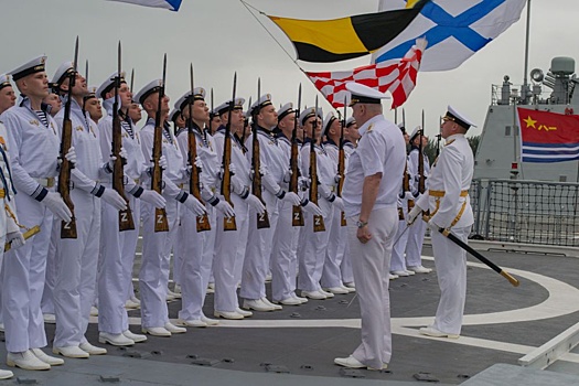 Фрегат "Адмирал Горшков" прибыл в порт Ричардс-Бей ЮАР