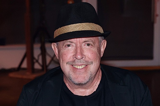 Певец Ян Осин призвал Макаревича воздержаться от критики Пахмутовой