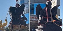 Гигантскую статую демона с клыками и крыльями демонтировали в Таиланде