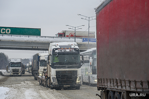 Из-за непогоды в Челябинской области перекрыли трассу М-5 «Урал»