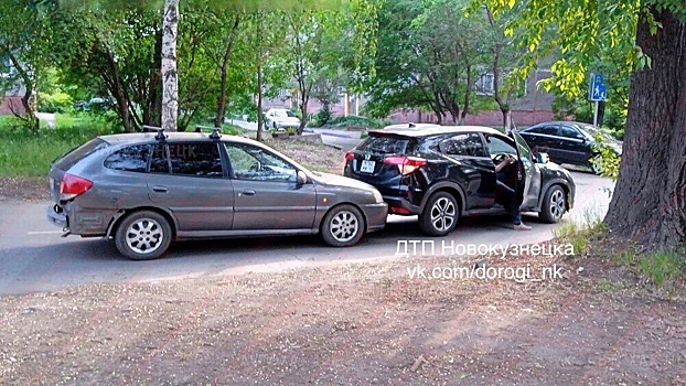 Авария произошла в одном из новокузнецких дворов