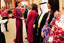 Кейт Миддлтон в облегающем красном платье и серьгах Елизаветы II блеснула на приеме во дворце