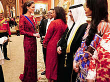 Кейт Миддлтон в облегающем красном платье и серьгах Елизаветы II блеснула на приеме во дворце