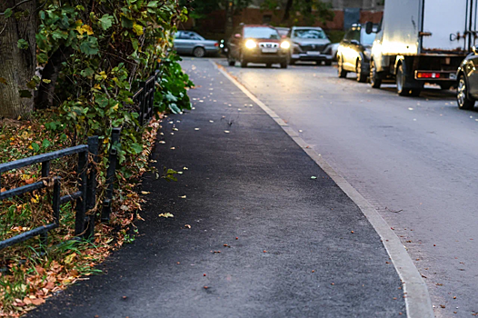 Социальные участковые помогли отремонтировать территорию на улице Родионова