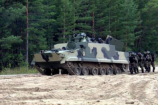 В России начали испытания плавающего БТ-3Ф