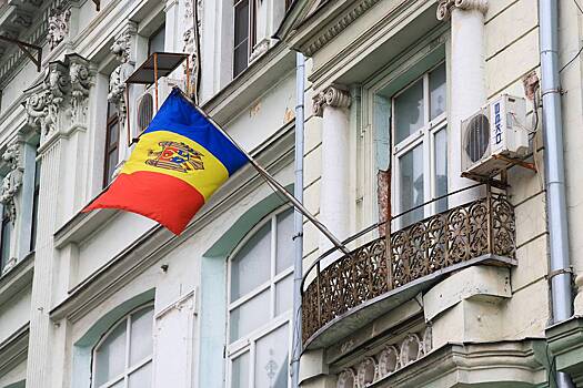В Молдавии прошли парламентские выборы. Кто лидирует и что происходило на участках в России и Приднестровье?