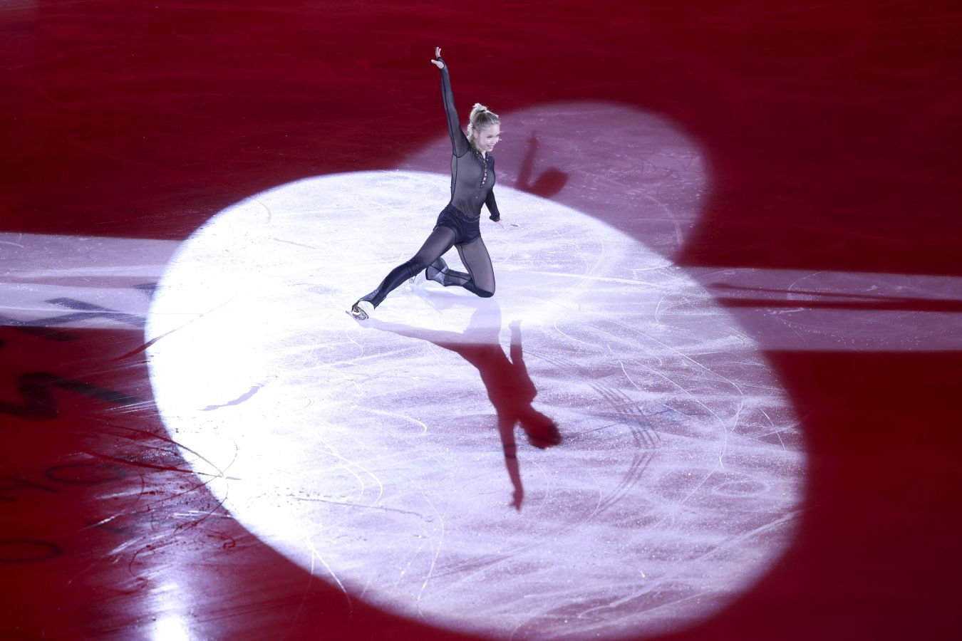 Марии Захаровой не приехал чемодан с коньками и костюмами после шоу в Италии