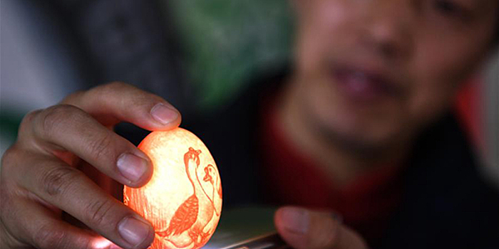 Изящная резьба по яичной скорлупе в провинции Аньхой