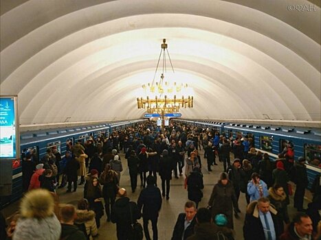 В заксобрание Петербурга внесли проект поправок о штрафах за забытые вещи в метро