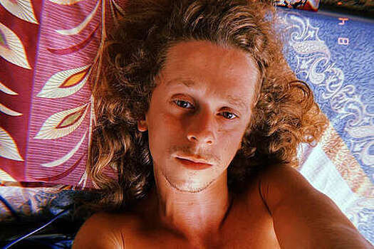 Комик Малой заявил, что его задержали по приезде в Россию