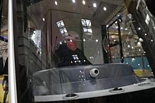 В Екатеринбурге представили обновлённый низкопольный трамвай с подсветкой сидений и USB