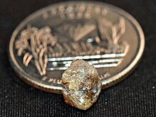 Мужчина приехал в парк и нашел огромный алмаз