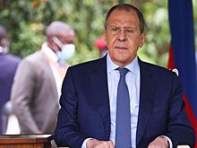 Лавров назвал оскорбительными заявления Макрона об Африке