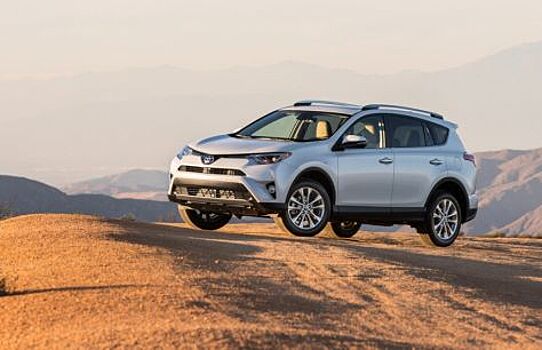Toyota снизила цены на внедорожник RAV4