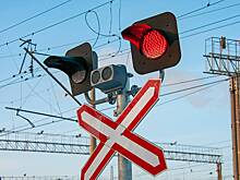 Пассажирский поезд врезался в мусоровоз в российском регионе