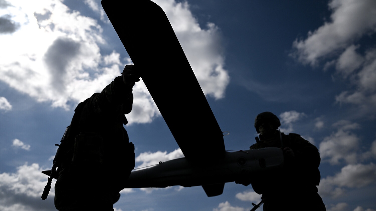 Бойцы ВС РФ используют дроны для доставки горючего