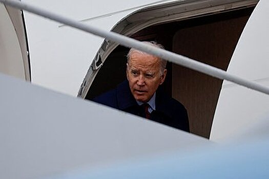 Байден снова споткнулся