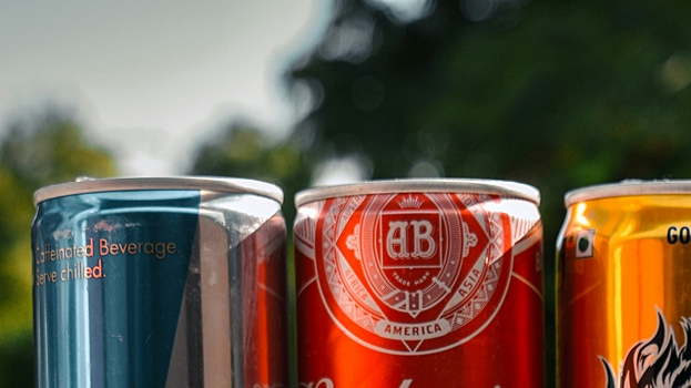 Медики призвали прекратить эксперимент по онлайн-продаже энергетиков