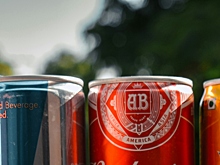 Медики призвали прекратить эксперимент по онлайн-продаже энергетиков