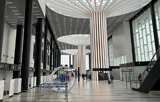 Чем занимаются пассажиры аэропорта Толмачёво перед вылетом