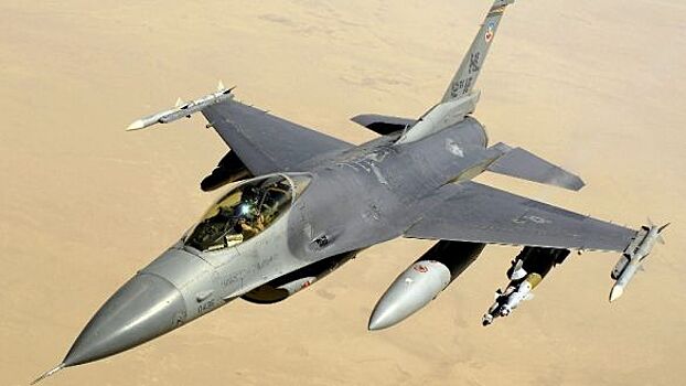 МО США заявило, что может обучить украинских пилотов летать на F-16 за четыре месяца