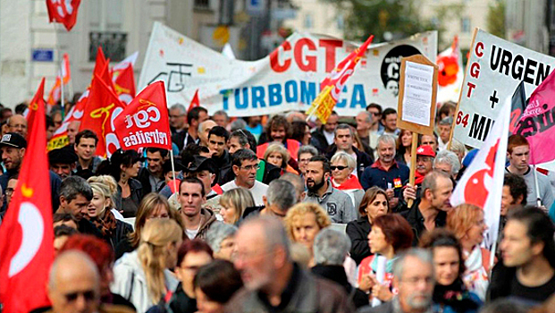 Во Франции на протесты против пенсионной реформы вышли около 92 000 человек
