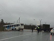 Гололед на трассе под Ноябрьском привел к авариям, пострадал ребенок