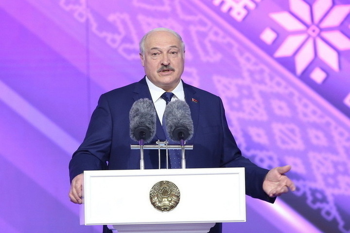 Лукашенко заявил о необходимости привлечения мигрантов для решения дефицита кадров в Беларуси